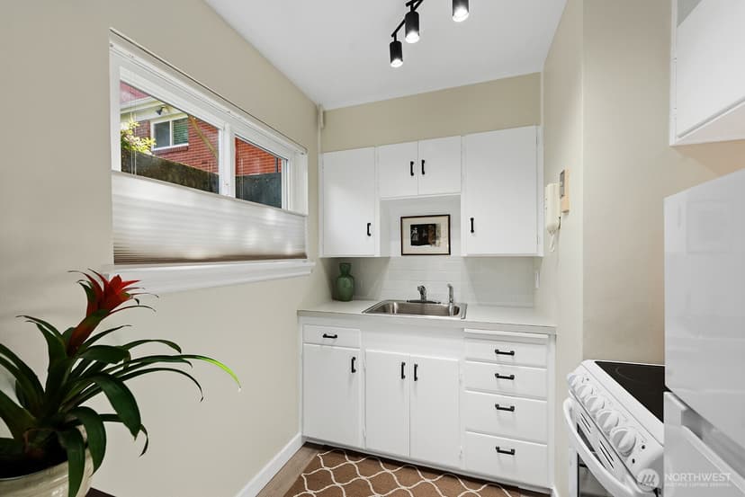 Property photo for 4407 SW Alaska Street #11, Seattle photo 7