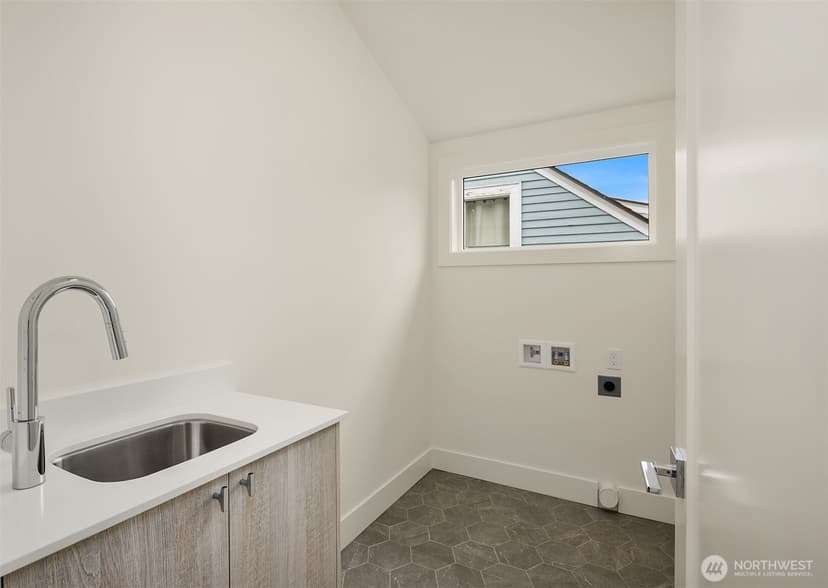 Property photo for 4411 1st Avenue NE, Seattle photo 22