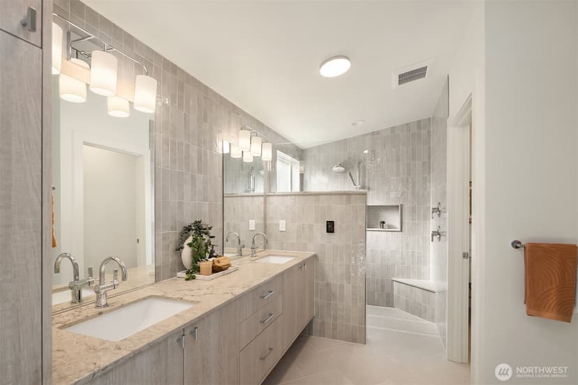 Property photo for 4411 1st Avenue NE, Seattle photo 15