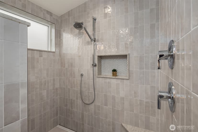 Property photo for 4411 1st Avenue NE, Seattle photo 17