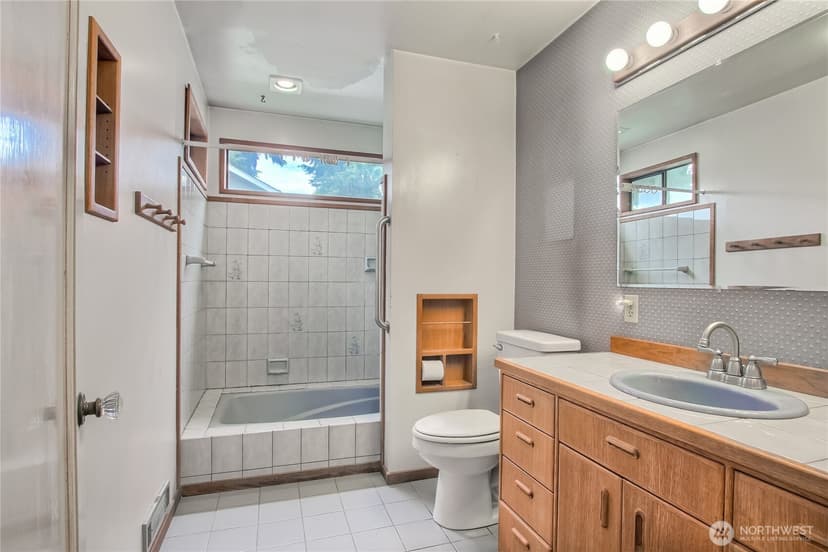 Property photo for 1224 SW 158th Street, Burien photo 9
