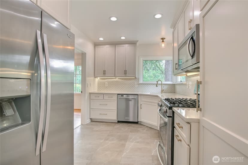 Property photo for 2250 NE 175th Street, Shoreline photo 8