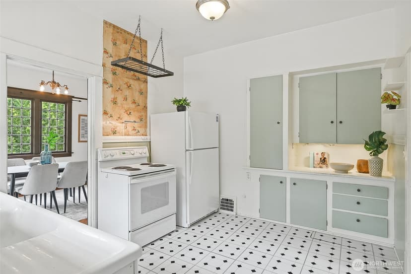 Property photo for 4651 1st Avenue NE, Seattle photo 11