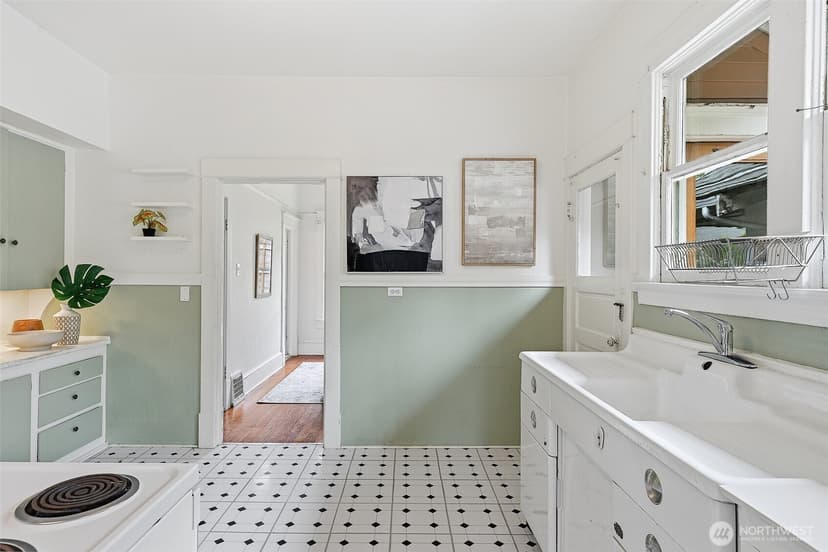 Property photo for 4651 1st Avenue NE, Seattle photo 13