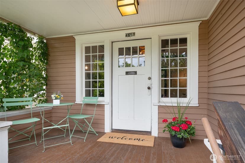 Property photo for 4651 1st Avenue NE, Seattle photo 4