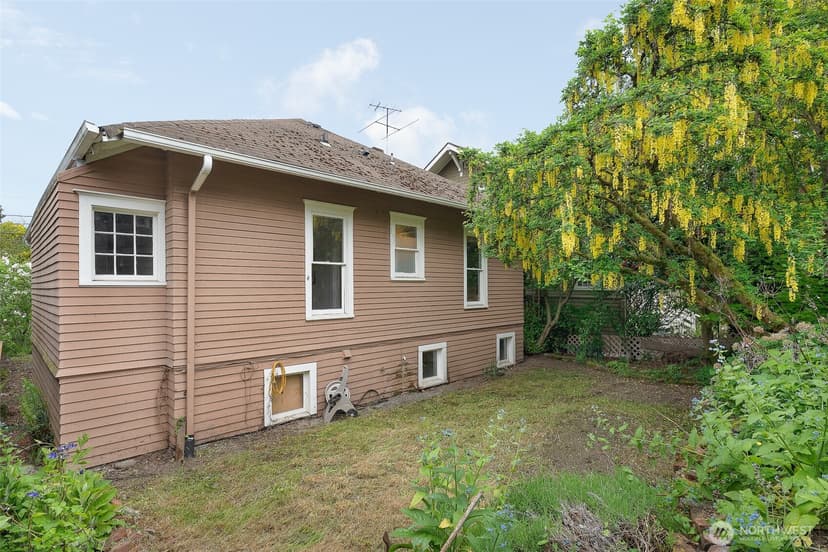 Property photo for 4651 1st Avenue NE, Seattle photo 24