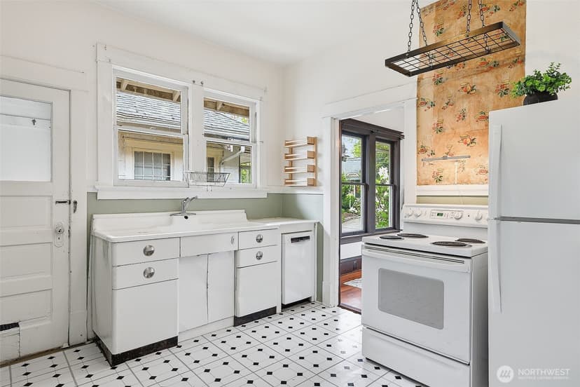 Property photo for 4651 1st Avenue NE, Seattle photo 12