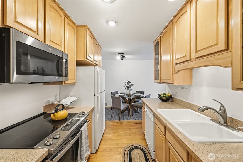 Property photo for 515 S Lake Street #204, Kirkland photo 13