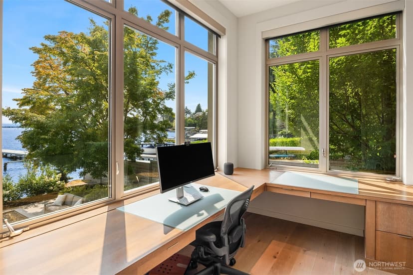 Property photo for 4911 NE Laurelcrest Lane, Seattle photo 16