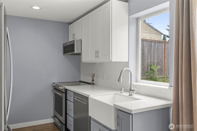 Property photo for 2052 E Wright Avenue, Tacoma photo 3