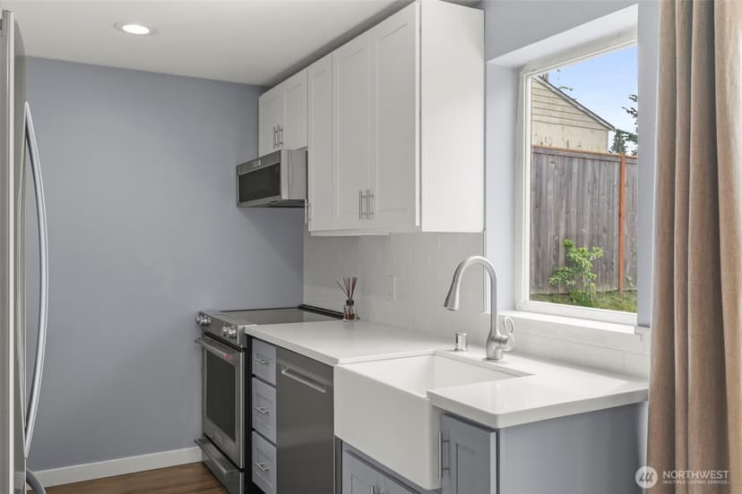 Property photo for 2052 E Wright Avenue, Tacoma photo 3