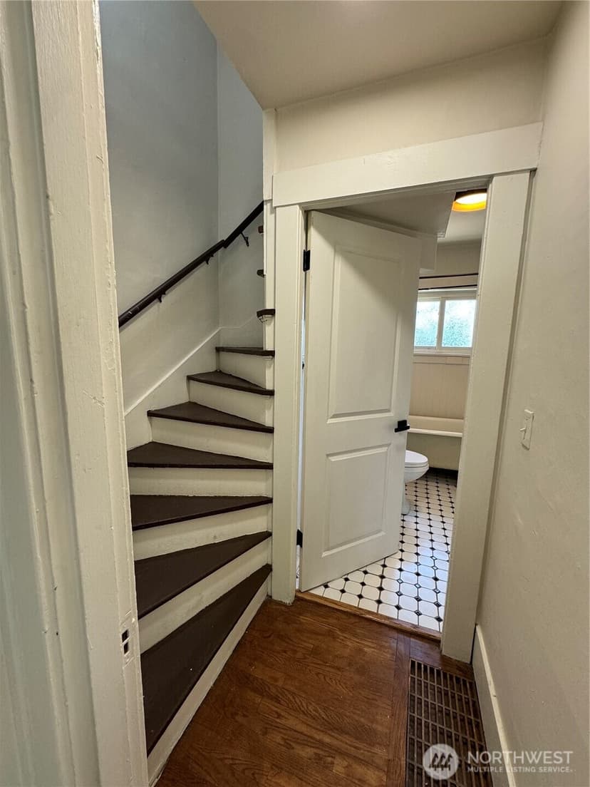 Property photo for 811 NE 66th Street, Seattle photo 13