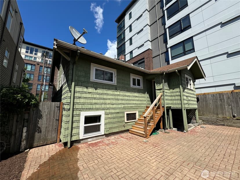 Property photo for 811 NE 66th Street, Seattle photo 23