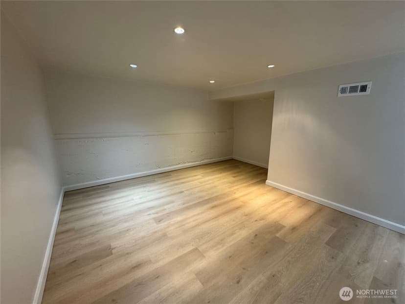 Property photo for 811 NE 66th Street, Seattle photo 19