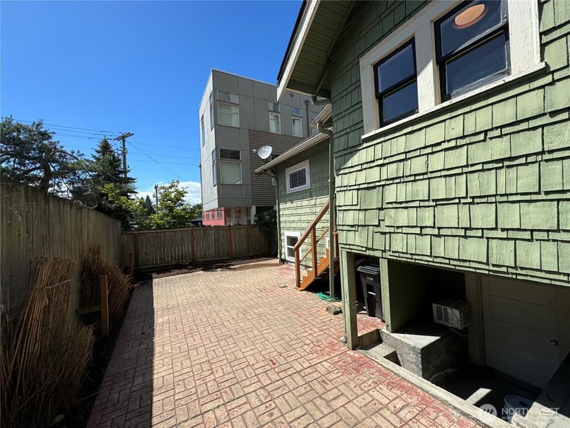 Property photo for 811 NE 66th Street, Seattle photo 24