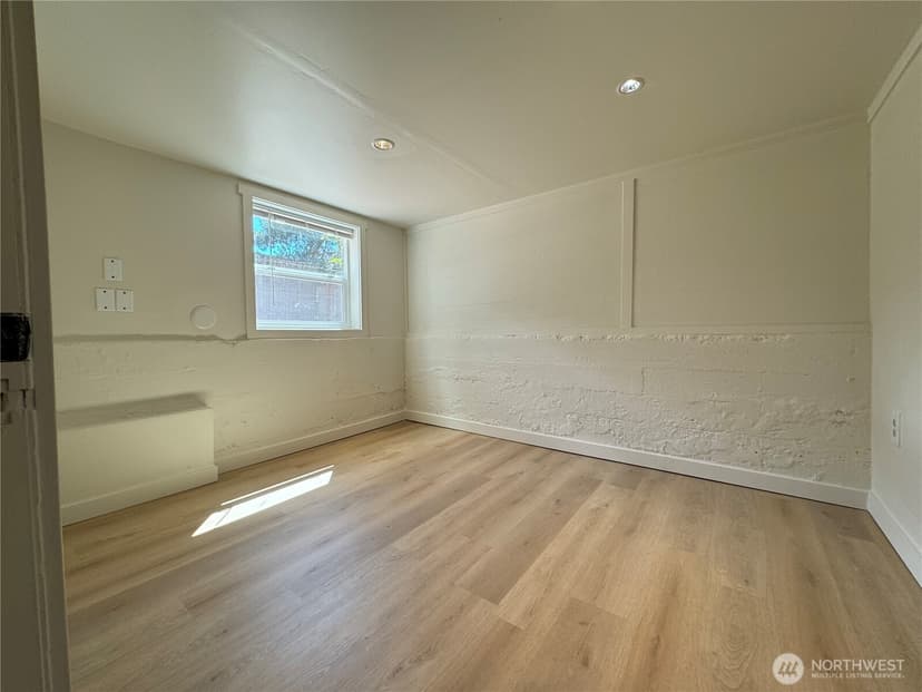 Property photo for 811 NE 66th Street, Seattle photo 16