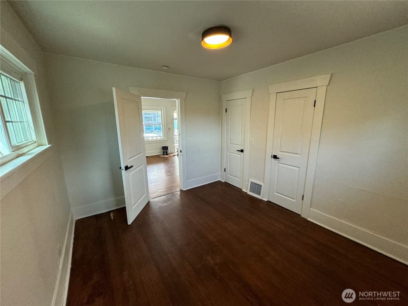 Property photo for 811 NE 66th Street, Seattle photo 11