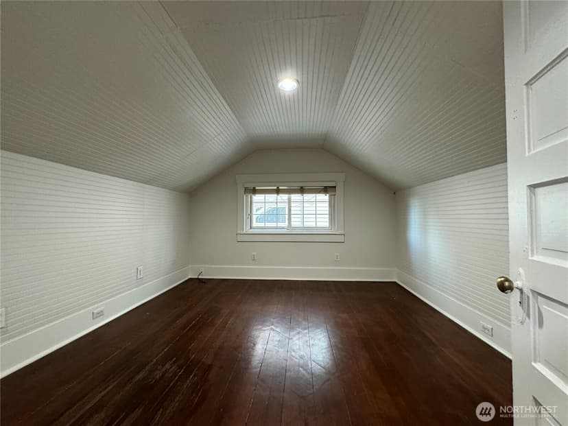Property photo for 811 NE 66th Street, Seattle photo 14