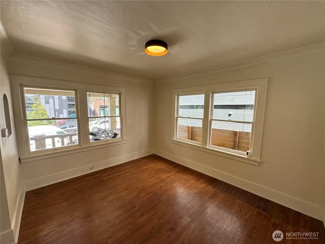 Property photo for 811 NE 66th Street, Seattle photo 5