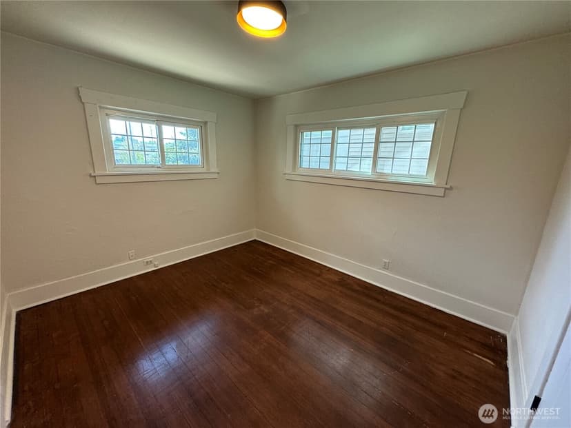 Property photo for 811 NE 66th Street, Seattle photo 10