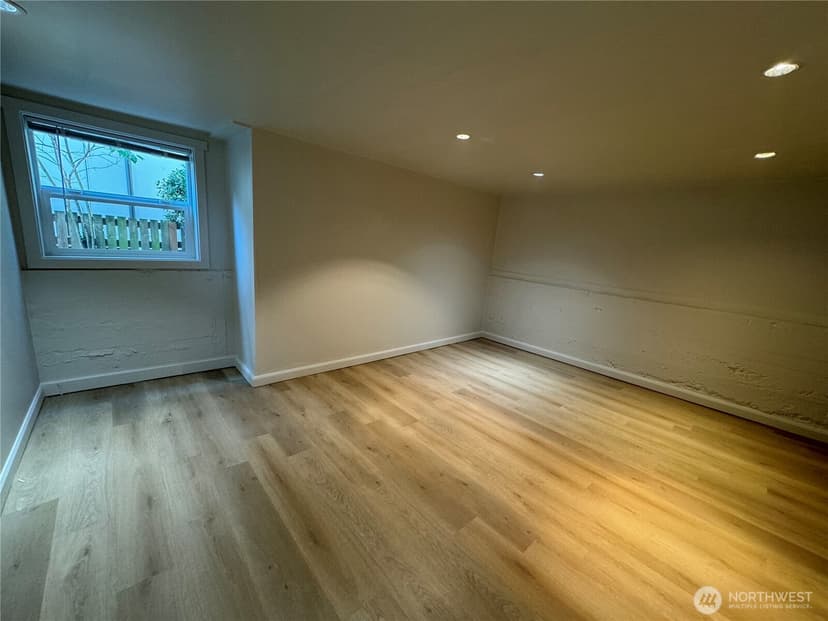 Property photo for 811 NE 66th Street, Seattle photo 17