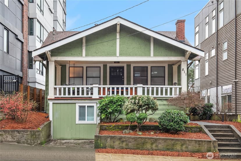 Property photo for 811 NE 66th Street, Seattle photo 2