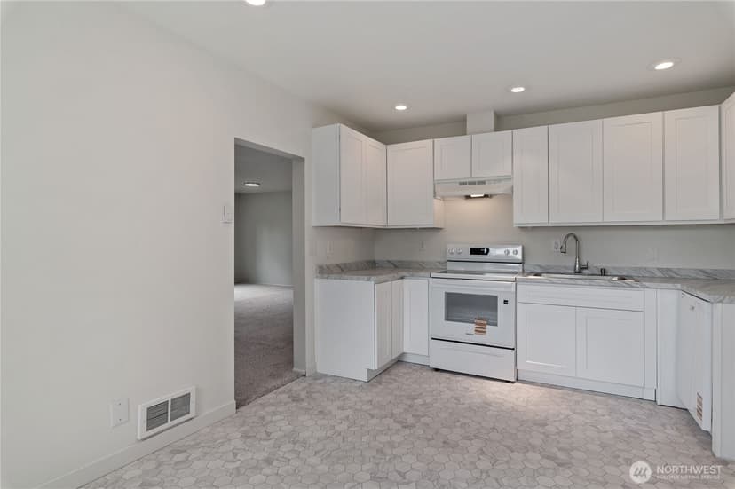 Property photo for 6411 Lake Grove Street SW, Lakewood photo 9