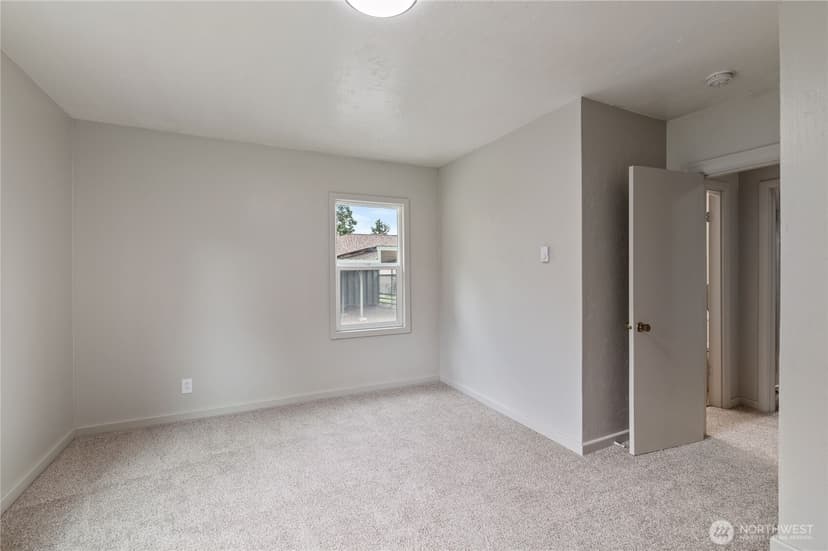 Property photo for 6411 Lake Grove Street SW, Lakewood photo 19