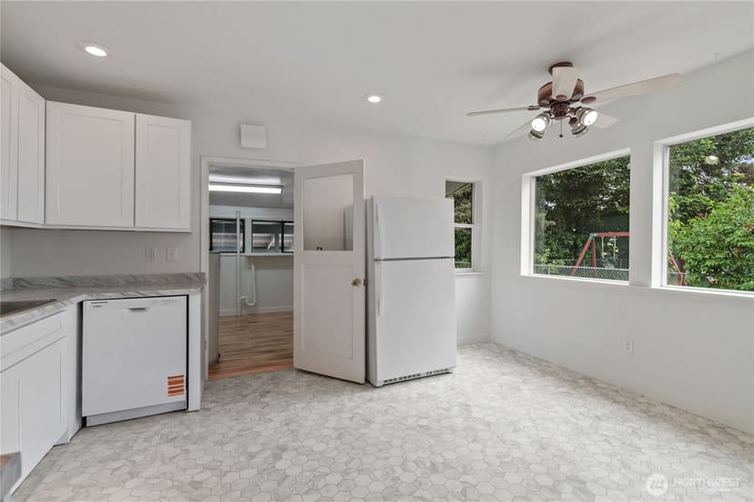 Property photo for 6411 Lake Grove Street SW, Lakewood photo 7