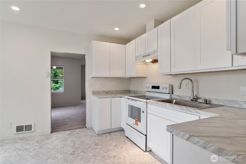 Property photo for 6411 Lake Grove Street SW, Lakewood photo 6