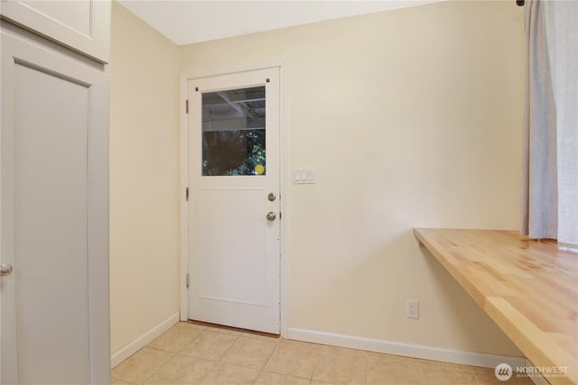 Property photo for 20627 7th Avenue S, Des Moines photo 9