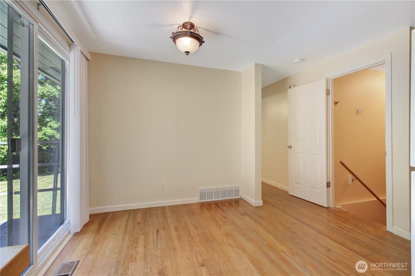 Property photo for 20627 7th Avenue S, Des Moines photo 12