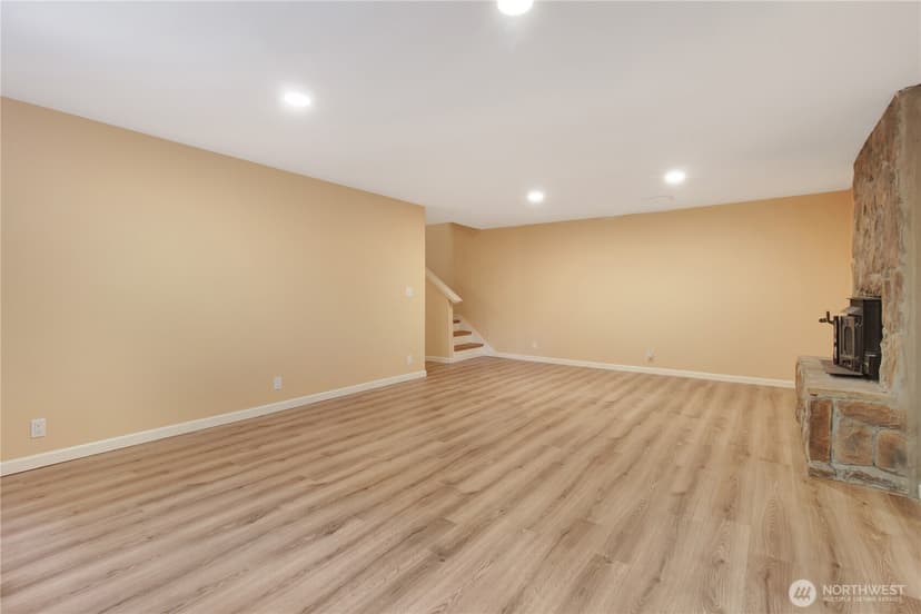 Property photo for 20627 7th Avenue S, Des Moines photo 20