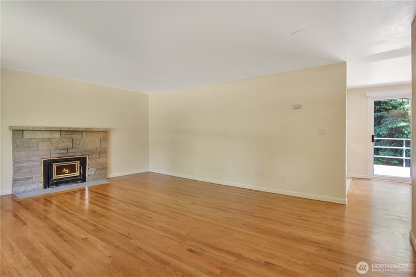 Property photo for 20627 7th Avenue S, Des Moines photo 4