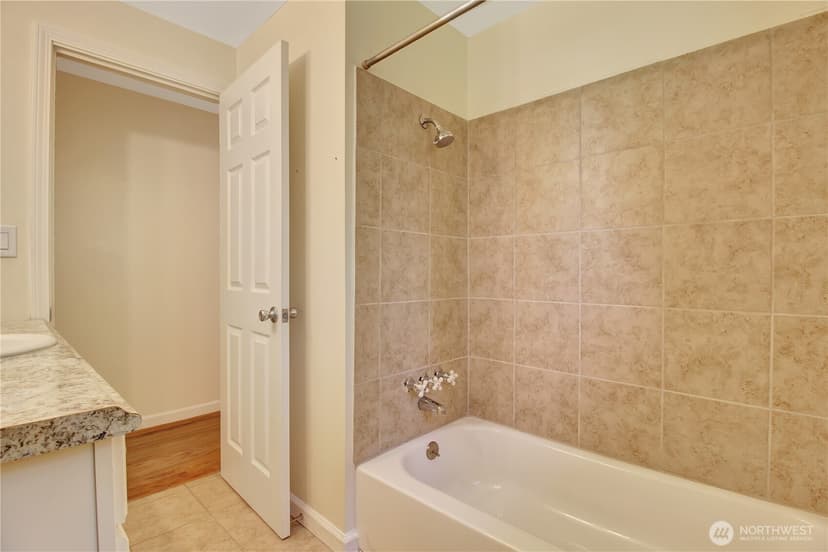 Property photo for 20627 7th Avenue S, Des Moines photo 14