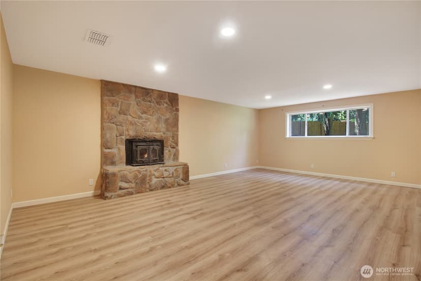 Property photo for 20627 7th Avenue S, Des Moines photo 18