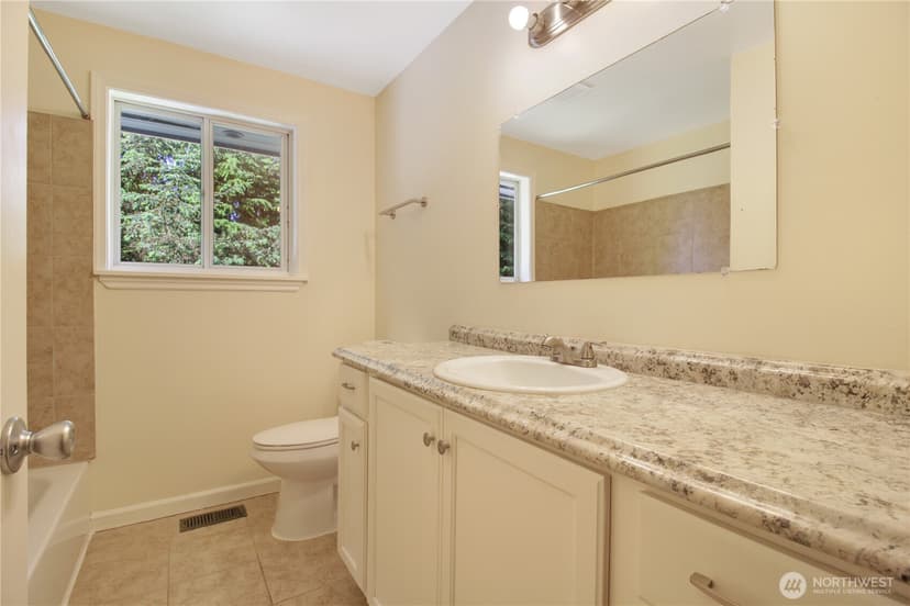 Property photo for 20627 7th Avenue S, Des Moines photo 13