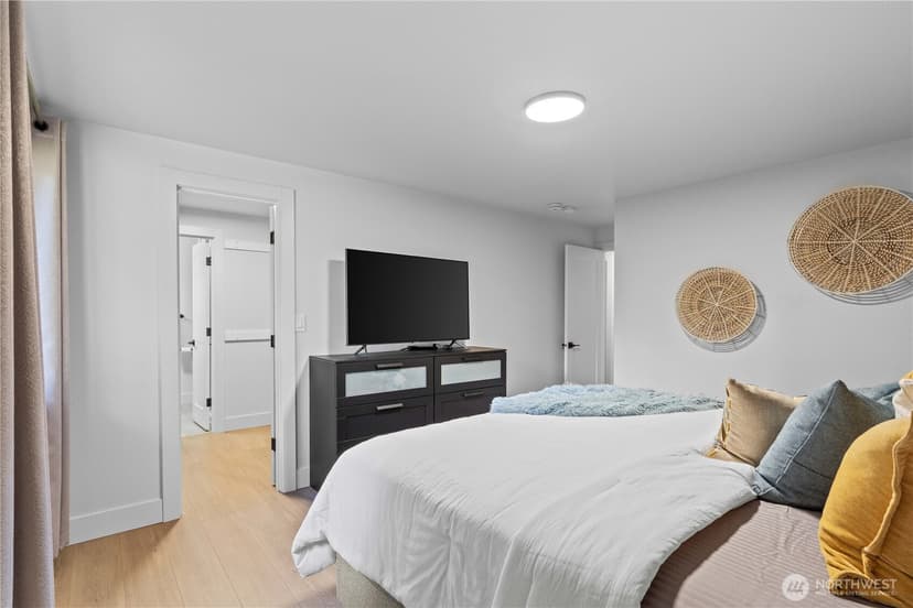 Property photo for 6702 75th Street W, Lakewood photo 15