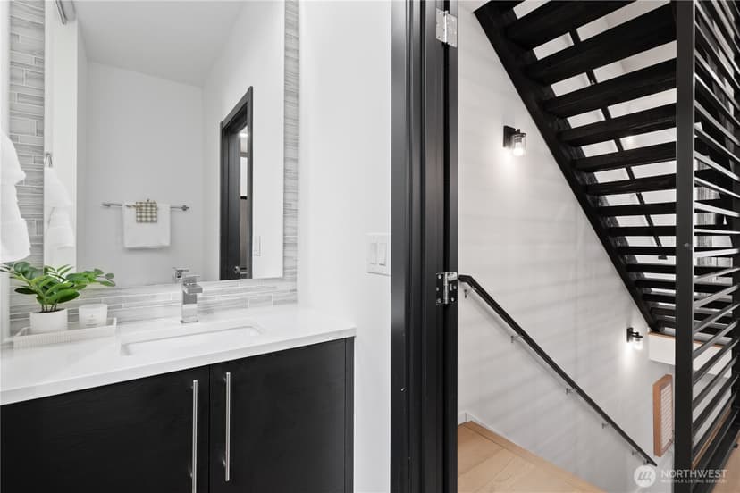 Property photo for 8613 23rd Avenue NE #B, Seattle photo 11