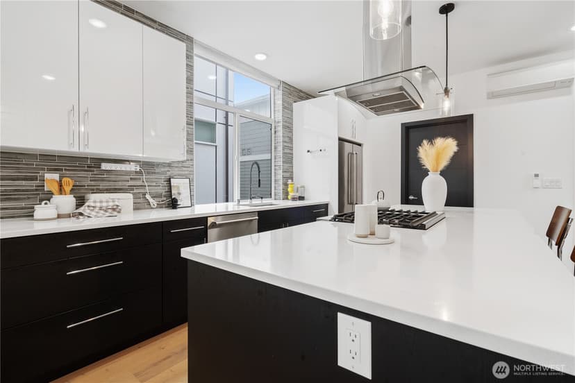 Property photo for 8613 23rd Avenue NE #B, Seattle photo 14