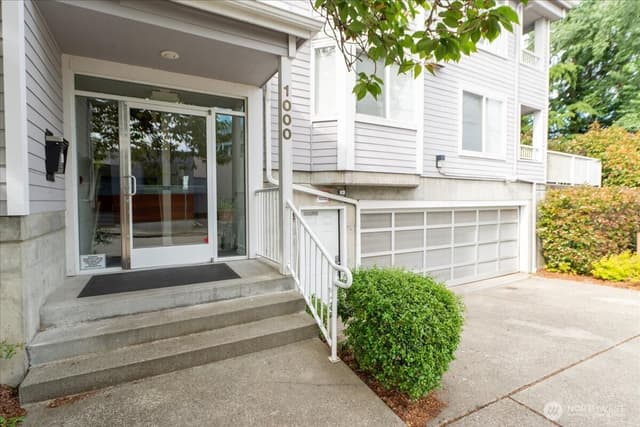 Property photo for 1000 NE 88th Street #304, Seattle photo 3