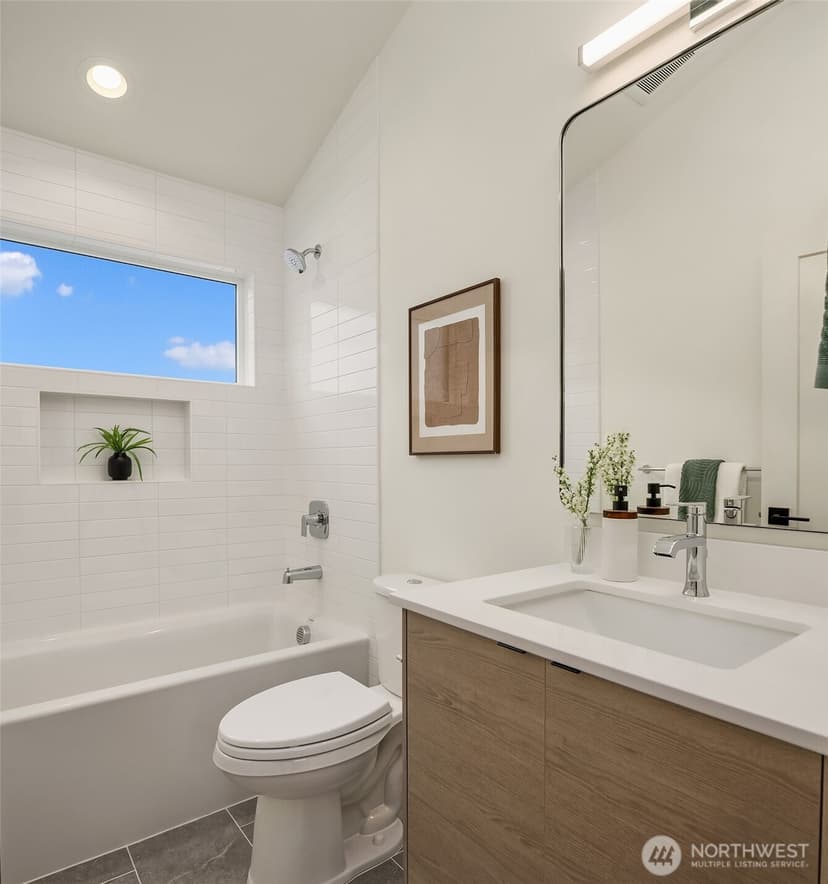 Property photo for 4411 2nd Avenue NE, Seattle photo 10