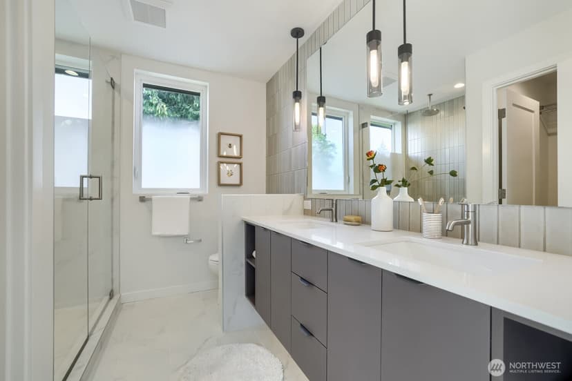 Property photo for 809 NE 90th Street, Seattle photo 6