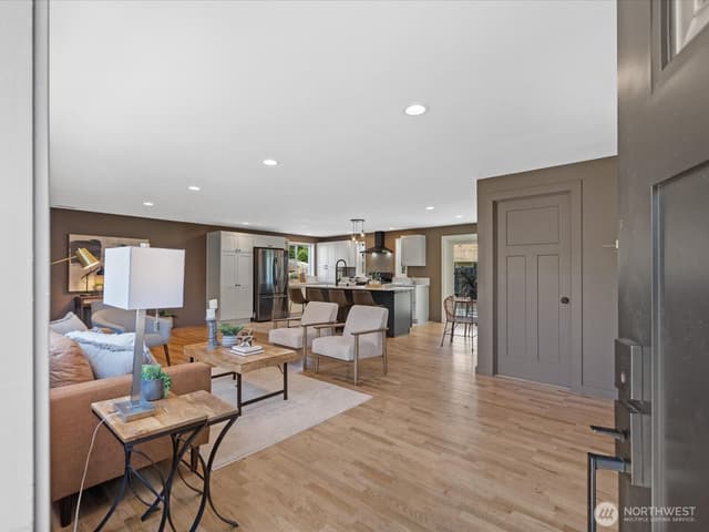 Property photo for 18014 110th Place SE, Renton photo 2