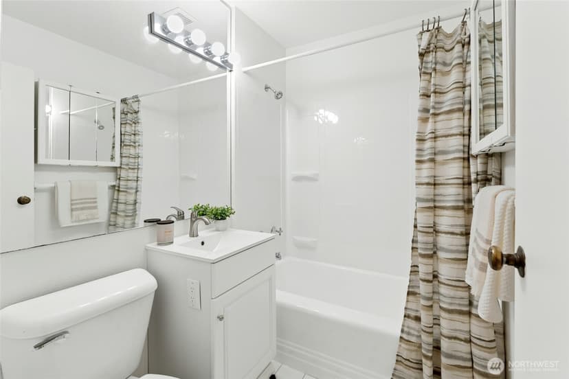 Property photo for 1400 Hubbell Place #PH112, Seattle photo 15