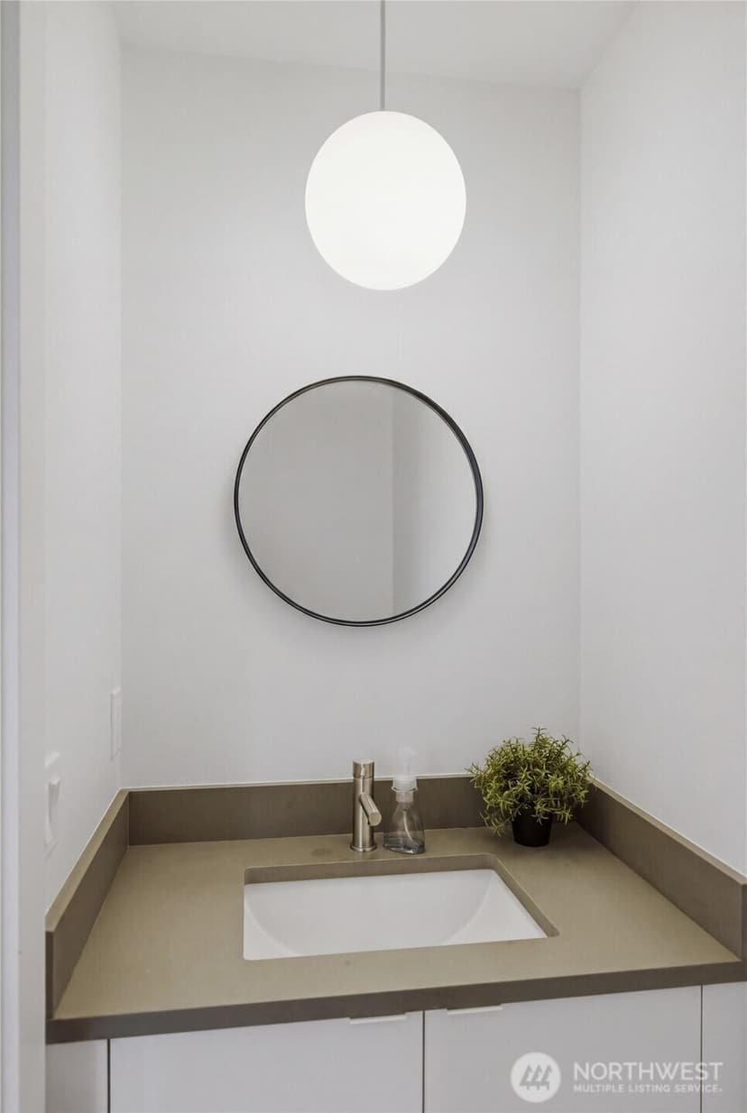 Property photo for 918 N 100th Street #B, Seattle photo 14