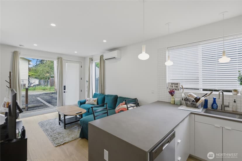 Property photo for 918 N 100th Street #B, Seattle photo 10