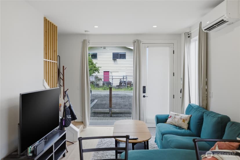 Property photo for 918 N 100th Street #B, Seattle photo 9