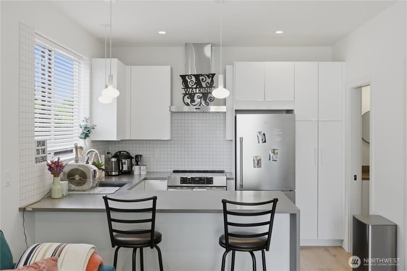 Property photo for 918 N 100th Street #B, Seattle photo 11