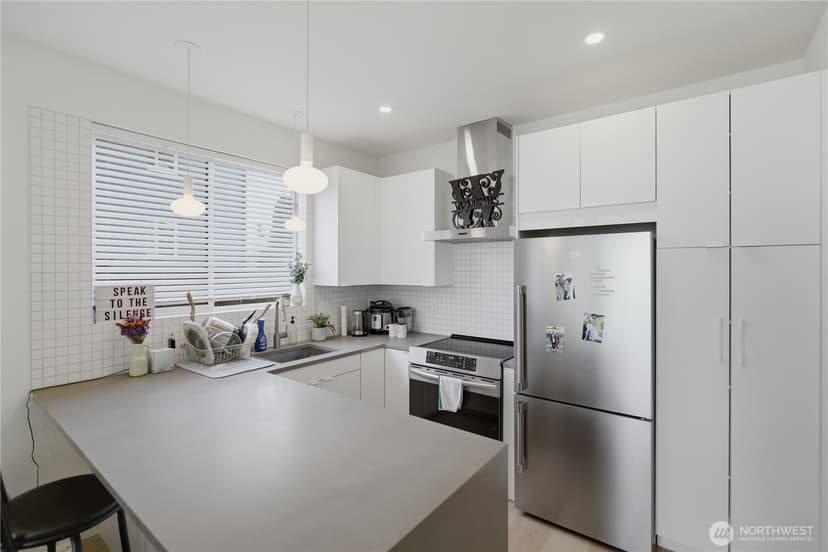 Property photo for 918 N 100th Street #B, Seattle photo 12
